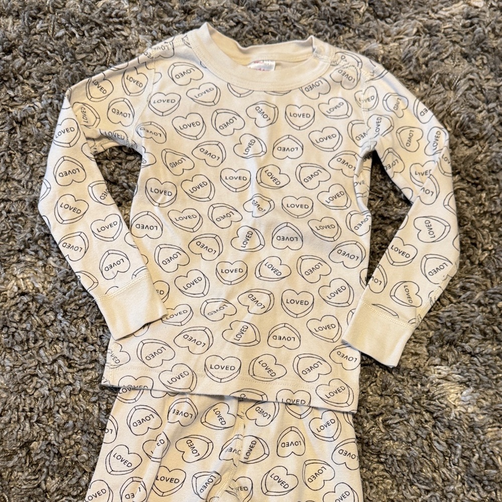Hanna Andersson Heart Print Pajama Set, size 4